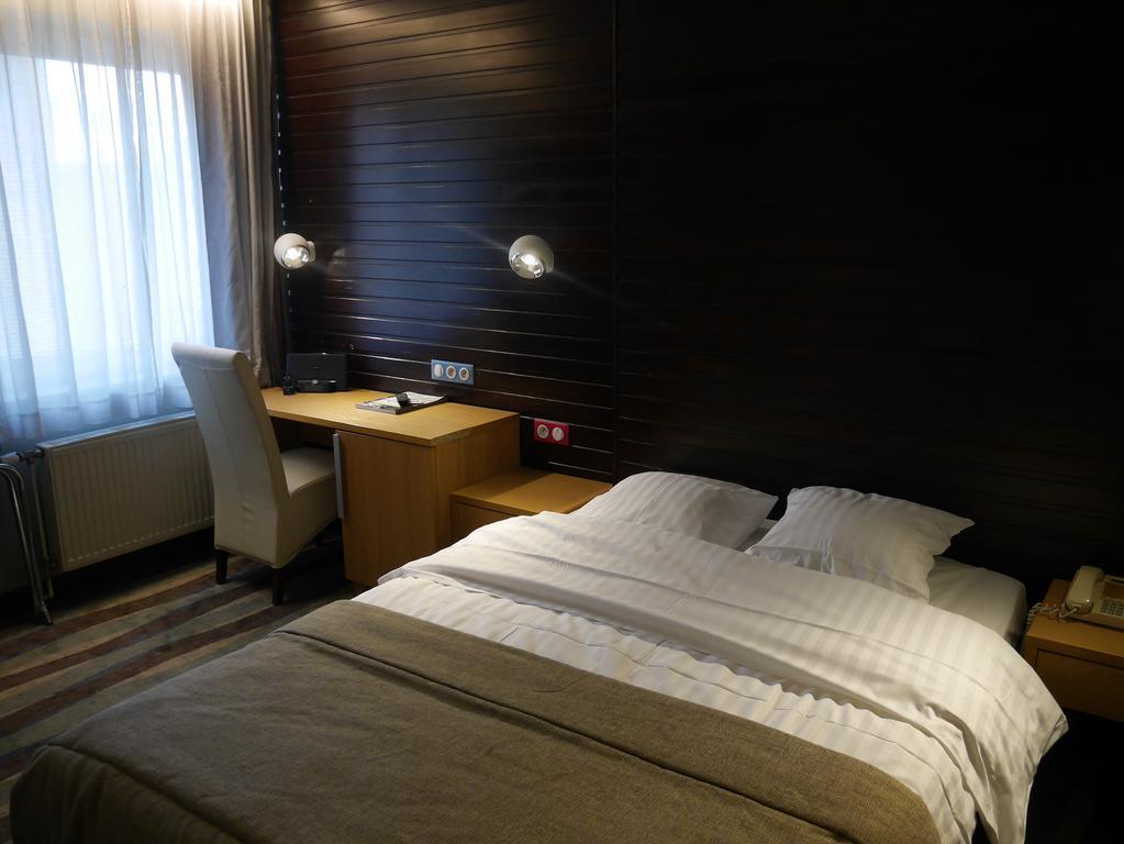 Hotel Maxim De Panne Bagian luar foto