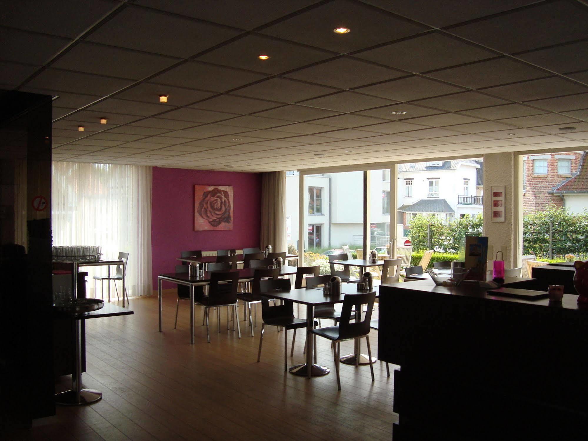 Hotel Maxim De Panne Bagian luar foto